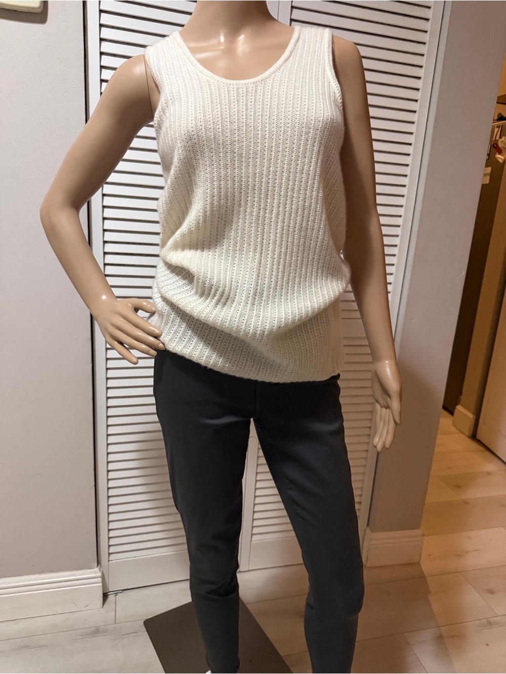 TSE Cashmere Ivory Sleeveless knit tank. Beautiful piece!  Size Small